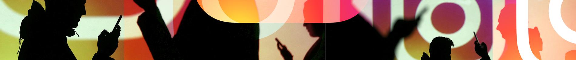 3sat auf instagram silhouetten von mobile nutzern vor instagram logo