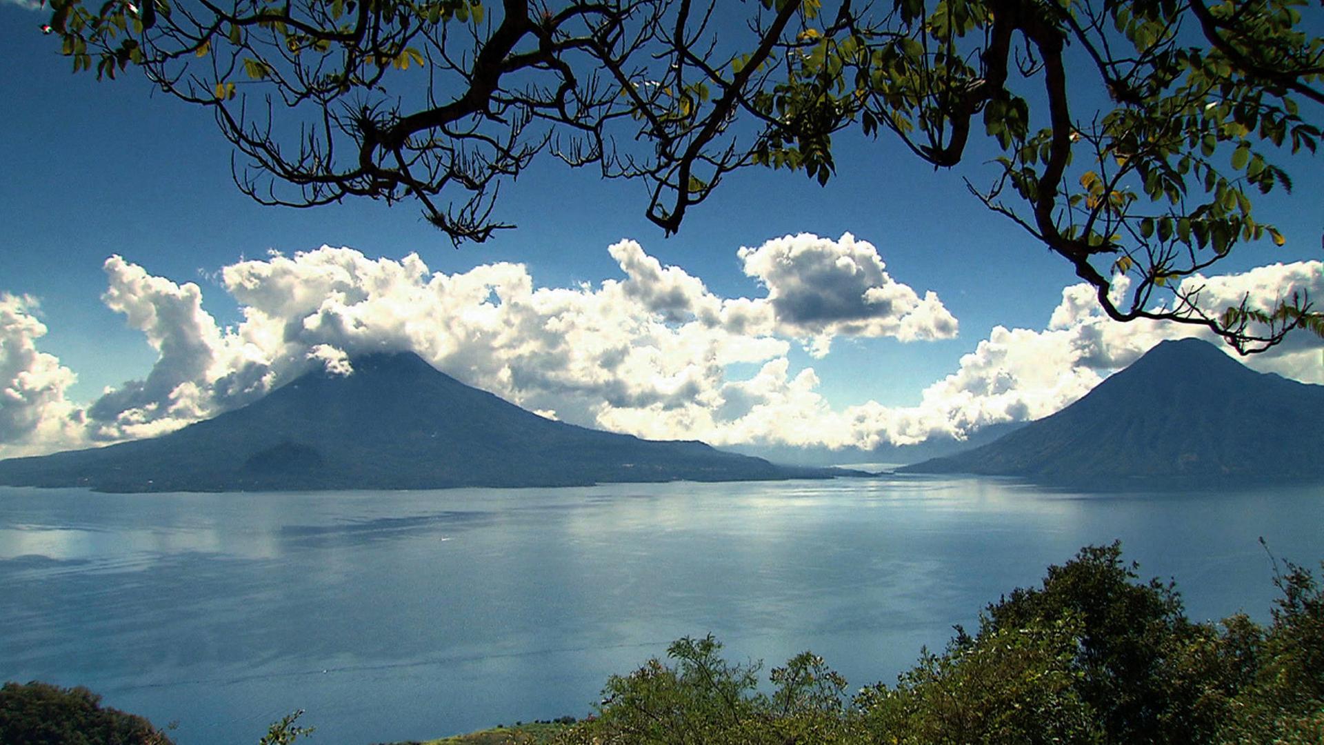 Blick auf den vergifteten Atitlan-See in Guatemala