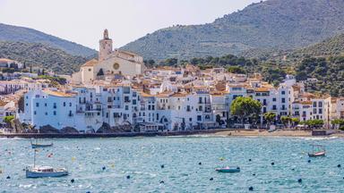 Cadaqués - das ehemalige Fischerdorf auf der Halbinsel Cap de Creus markiert den östlichsten Punkt des spanischen Festlandes.