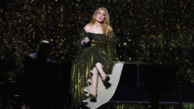 Sängerin auf der Bühne