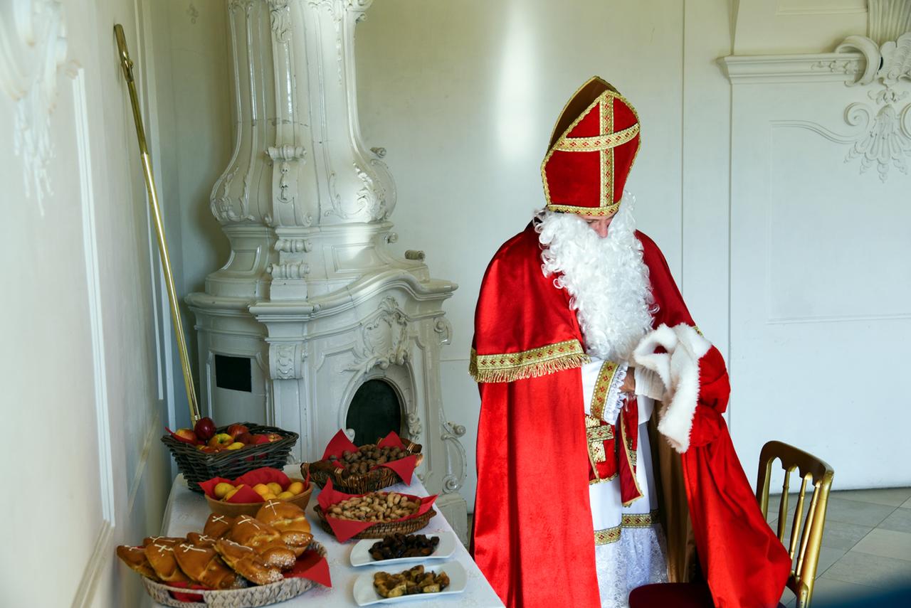 Advent Auf Schloss Hof Wenn Der Nikolaus Auch Fischen Geht 3sat Mediathek