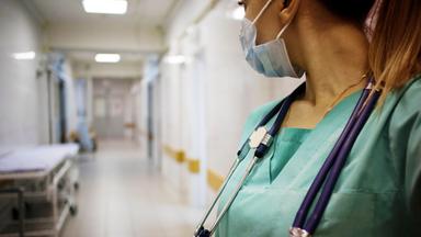 Wenn Ärztinnen zu Opfern werden: Machtmissbrauch in Schweizer Spitälern