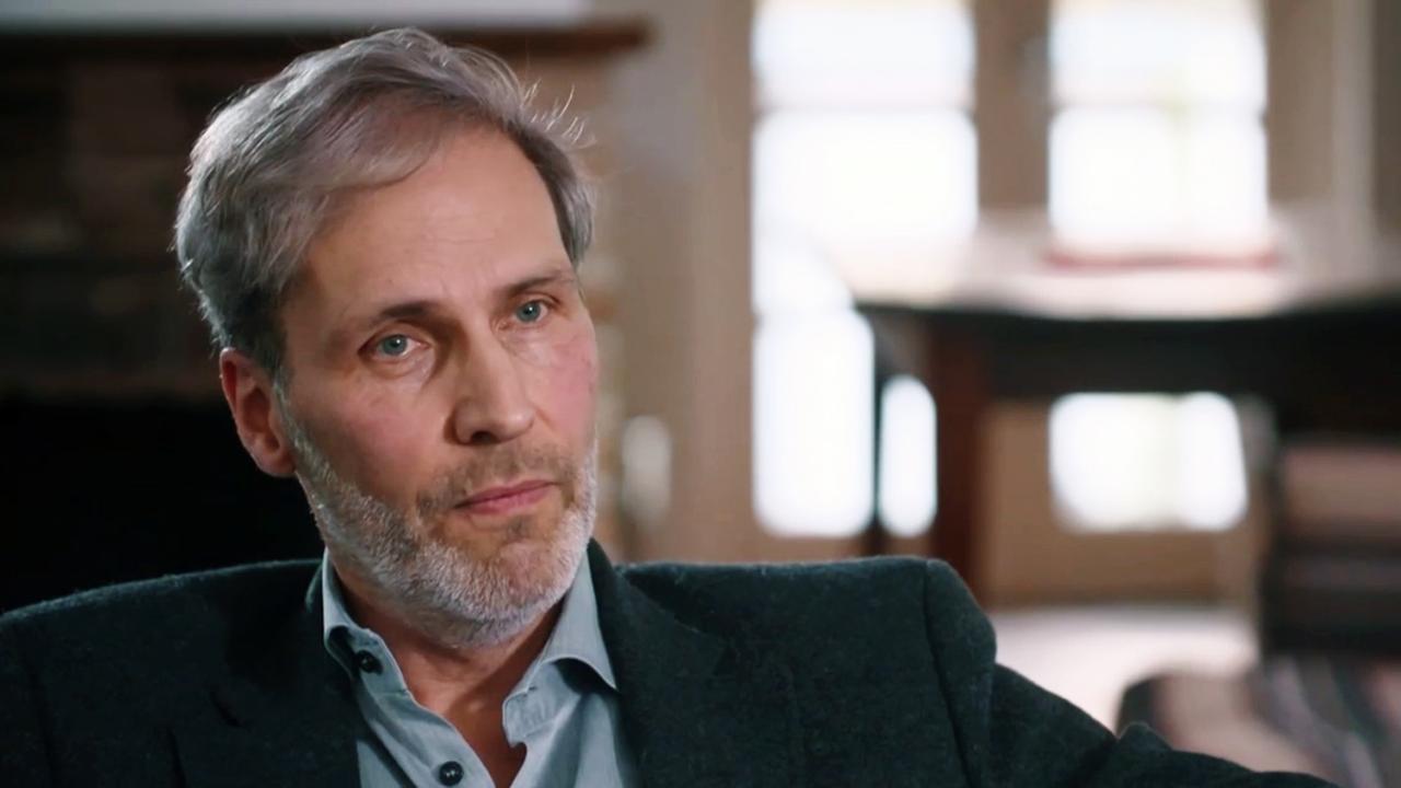 Mann in Interviewsituation 