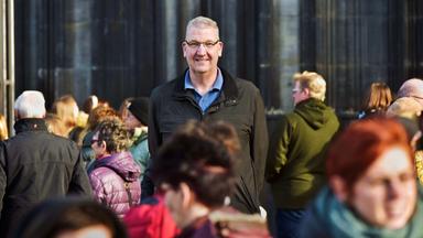 Rolf ist der größte Deutsche. Er überragt alle.