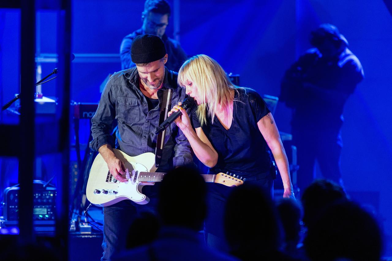  Anna Loos und Band auf der 3satfestival-Bühne