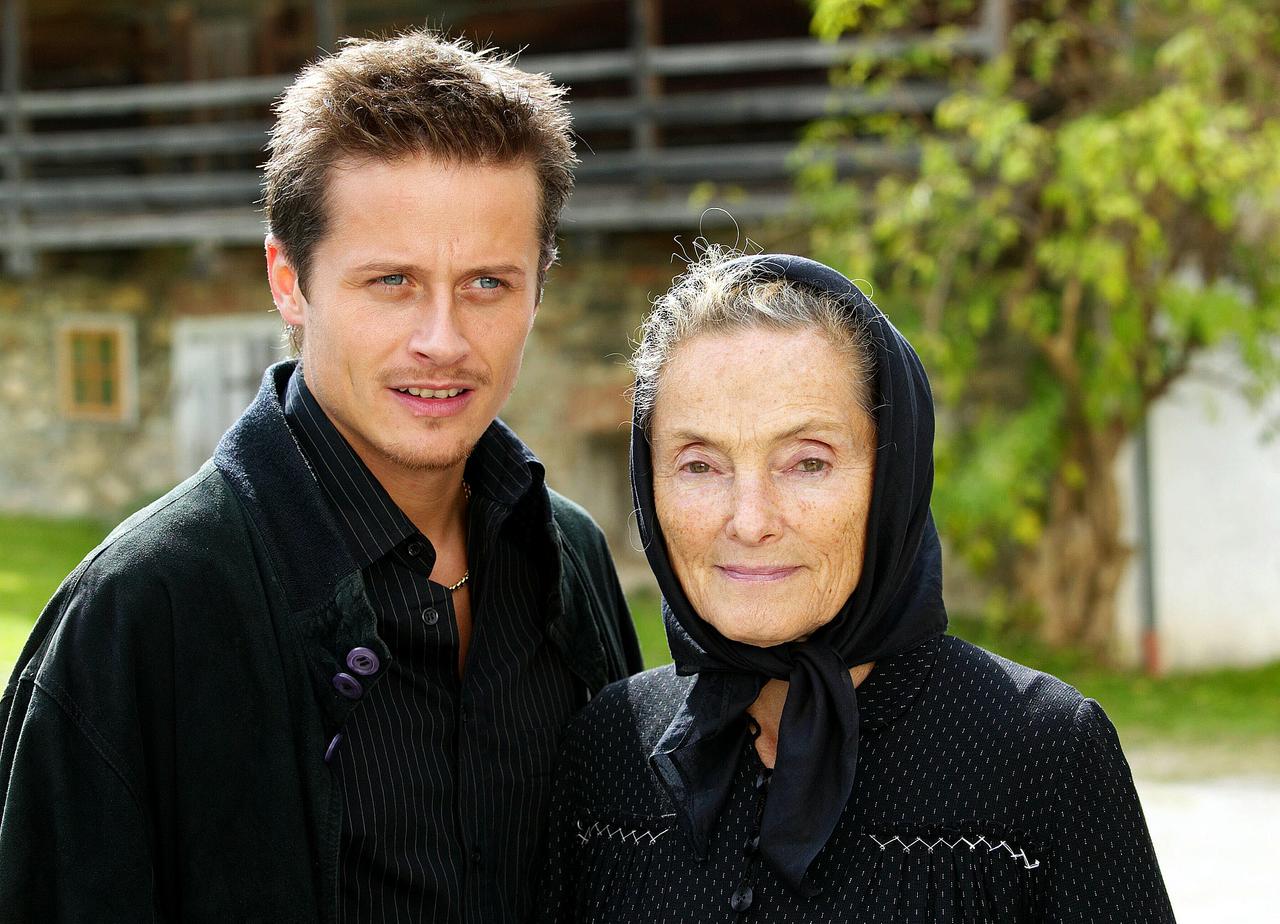 Roman Knizka (Bogdan), Erni Mangold (Burgi)