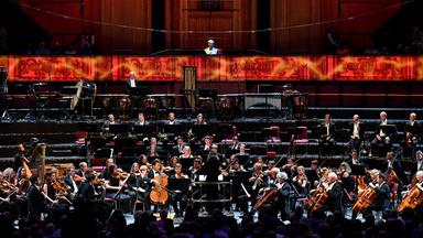Sheku Kanneh-Mason und das City of Birmingham Symphony Orchestra.