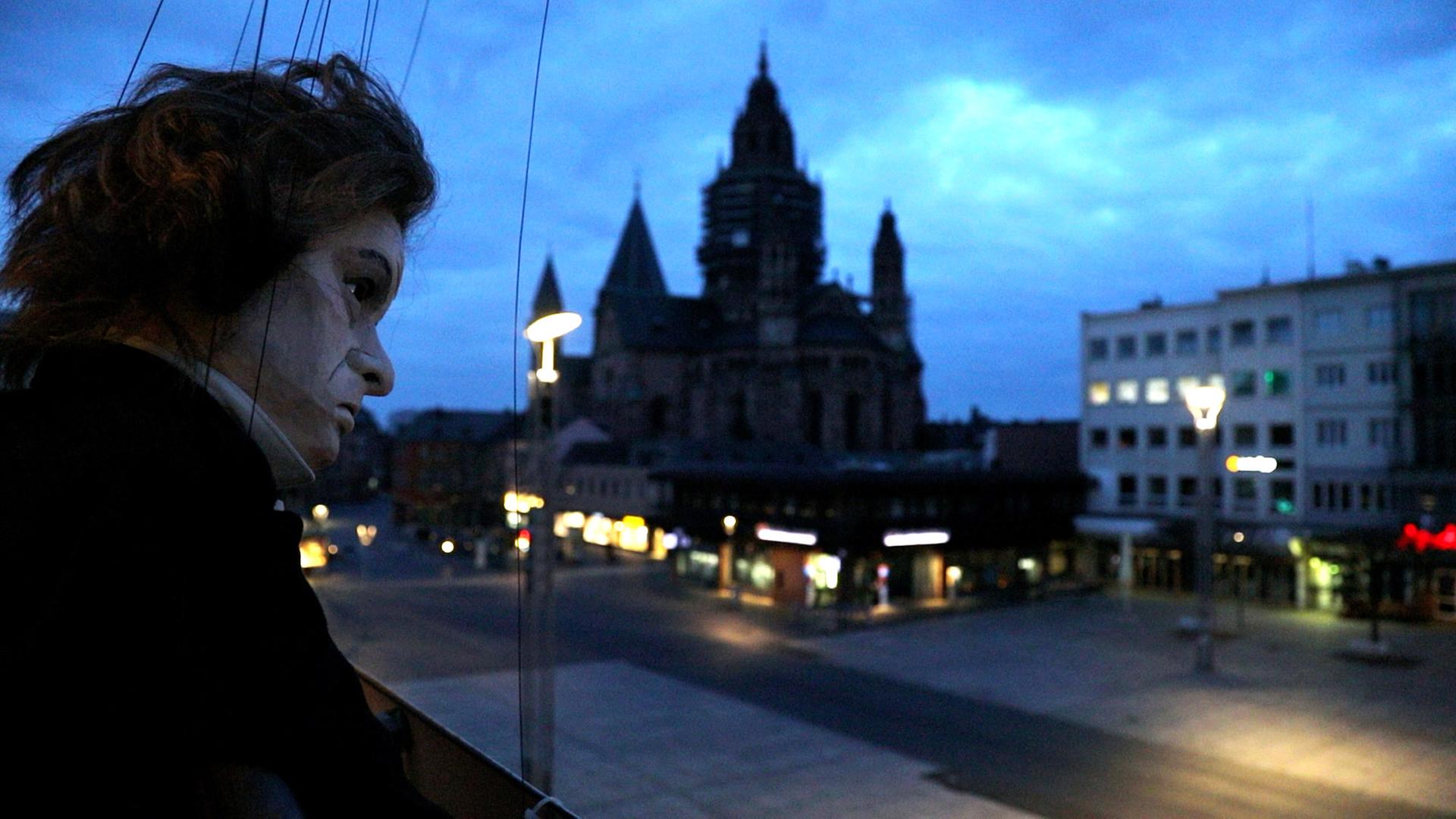 Der große Komponist Ludwig van Beethoven als Puppe: sie ist ein Protagonist des spartenübergreifenden Projekts am Staatstheater Mainz.