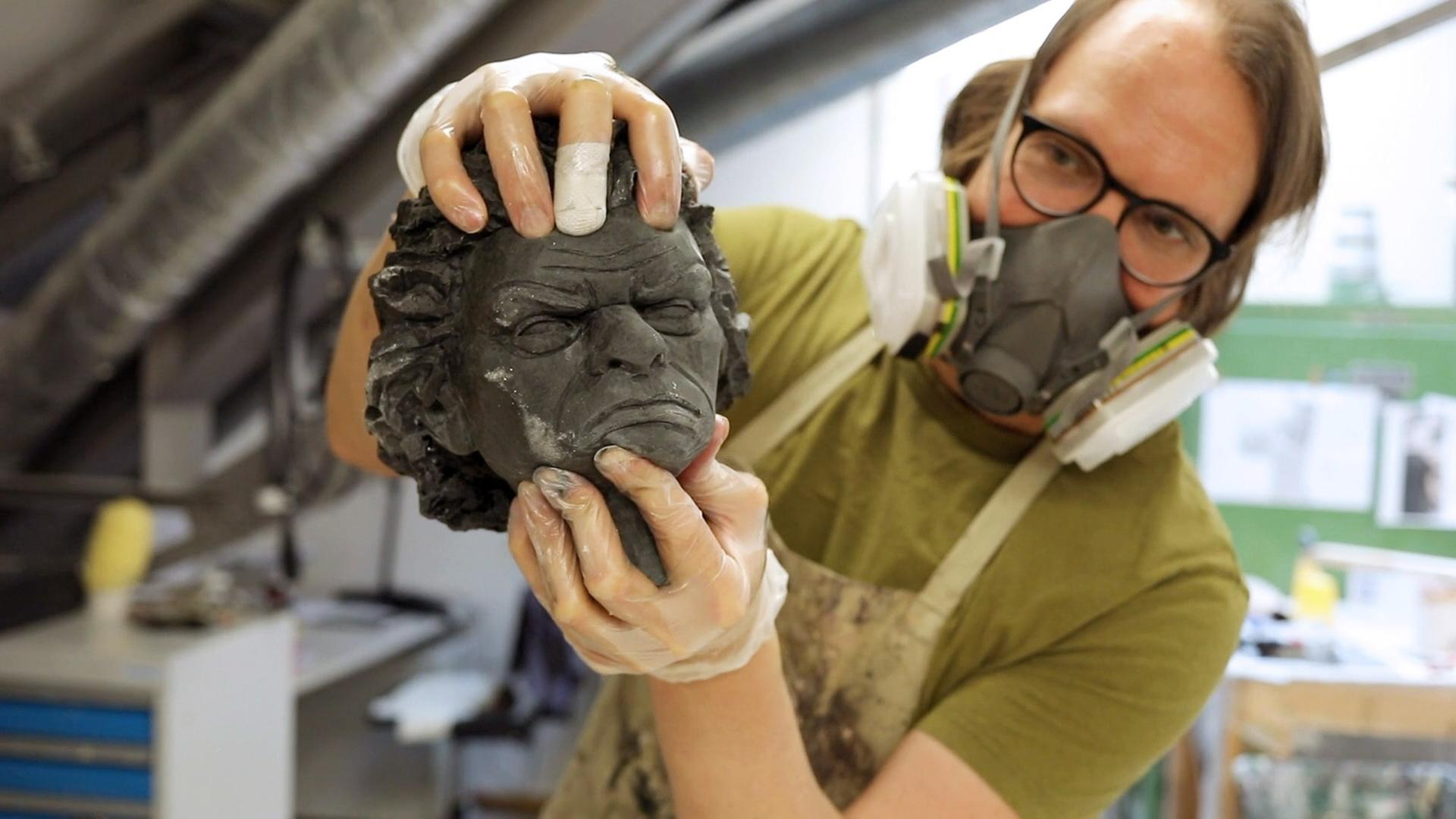 Der Kopf des großen Komponisten Ludwig van Beethoven: Puppenbauer und -spieler Michael Pietsch hat die Beethoven-Puppe für das Projekt des Staatstheaters Mainz entwickelt.