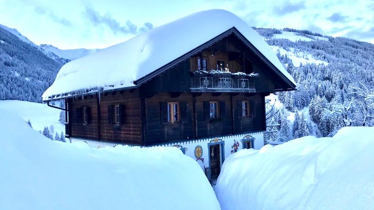 Winter im Lesachtal, Maria Luggau, Lesachtal unter der Schneedecke. 