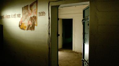 Bunker im Flughafen Tempelhof mit Wilhelm-Busch-Motiven.