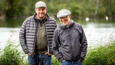  Von links: Sebastian Bezzel und Simon Schwarz