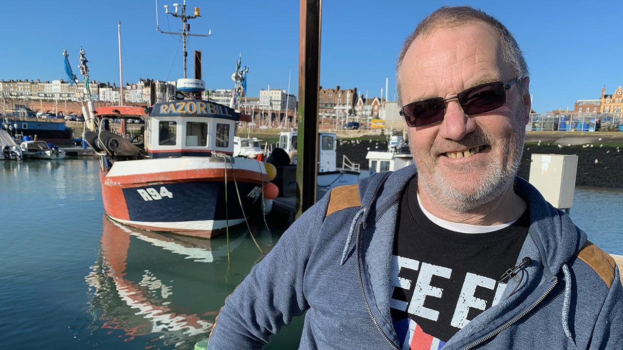 Fischer Steve Barratt im Fischereihafen 