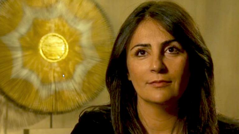 Eine Nahaufnahme der Kriegsreporterin Düzen Tekkal