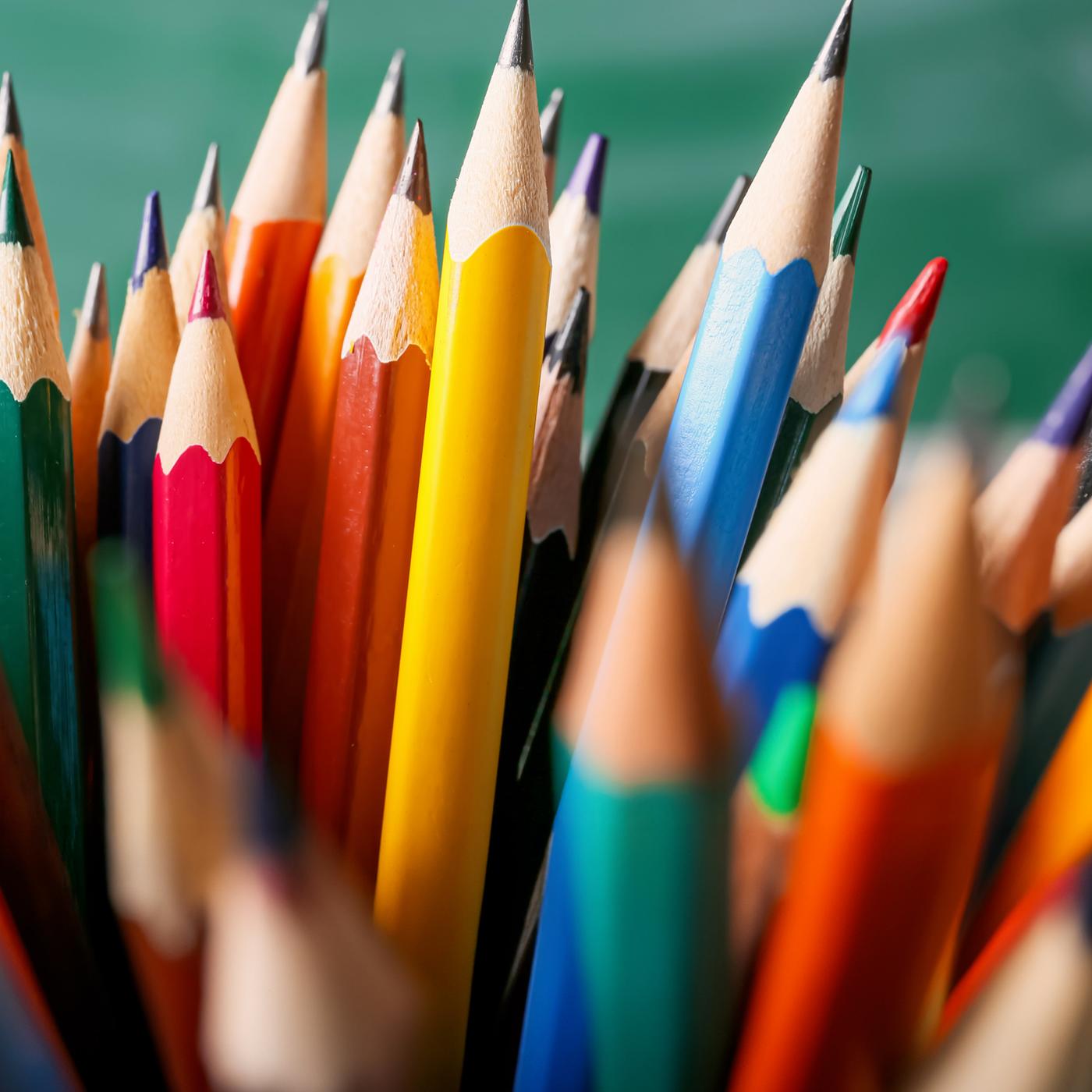 gespitze Holzbuntstifte in vielen Farben