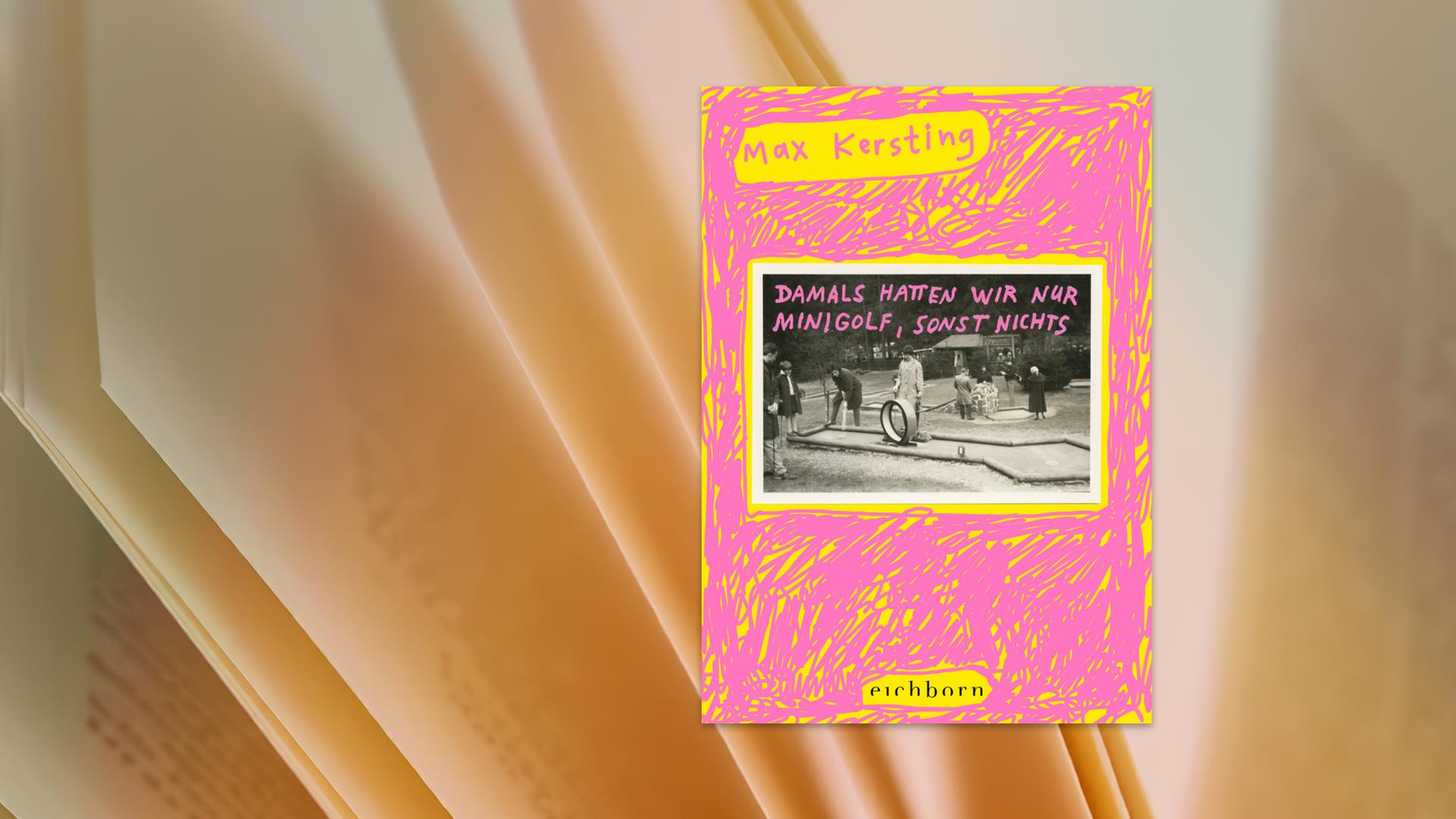 Auf dem Cover des Buches sieht man ein schwarz-weiß-Foto, auf dem Menschen Minigolf spielen. Der Hintergrund ist gelb und mit einem pink-farbenen Stift bemalt.