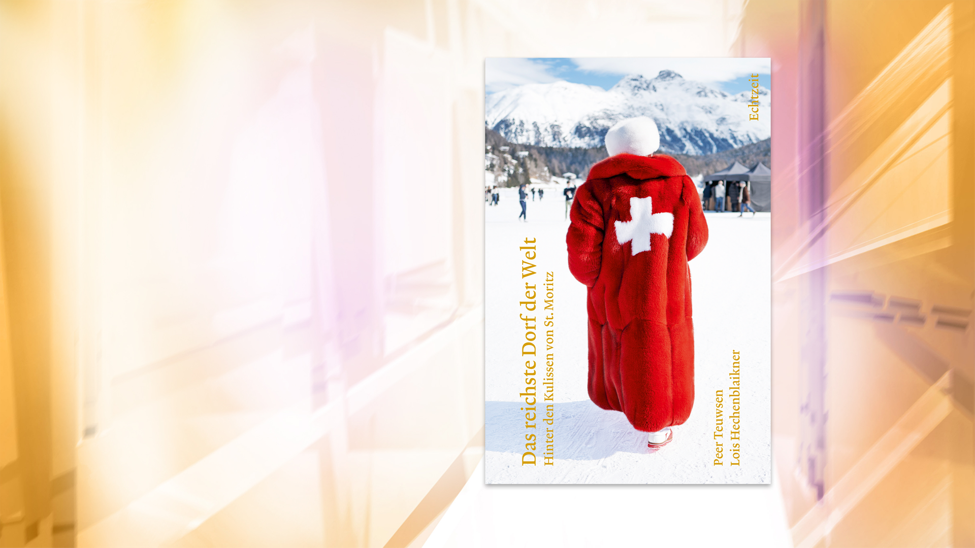 Auf dem Cover des Buches sieht man ein Person, die in den Bergen durch den Schnee läuft und einen roten Pelzmantel mit weißem Kreuz auf dem Rücken trägt.