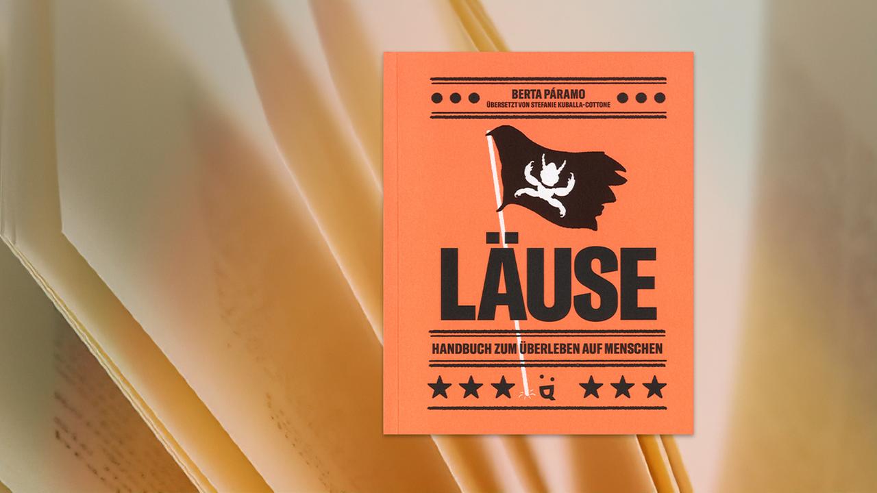 Auf einem orangefarbenen Hintergrund ist eine schwarze Flagge mit einer stilisierten weißen Laus hinter dem Titel Läuse in fetten schwarzen Lettern zu sehen.
