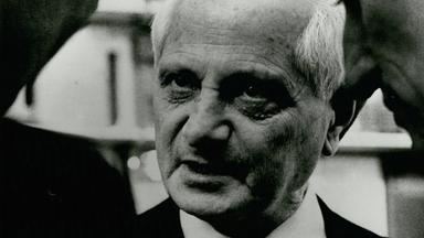 Porträt von Manès Sperber in schwarz-weiß.