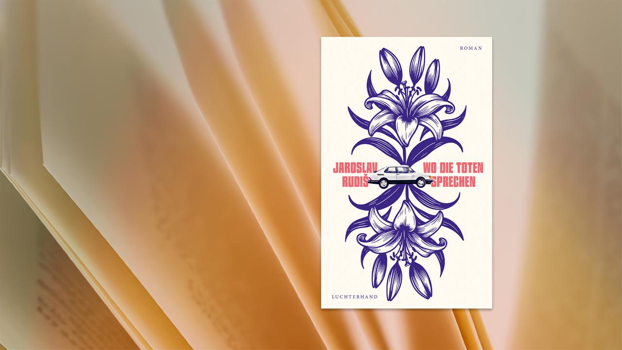 Cover des Romans Wo die Toten sprechen: Eine blaue Blumenillustration rahmt einen weißen Saab, daneben stehen Autor und Titel in roter Schrift.