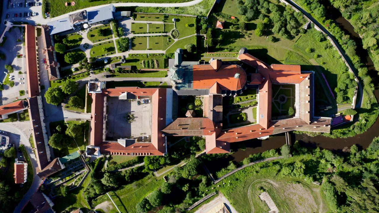 Stift Zwettl - umschlungen vom Kamp