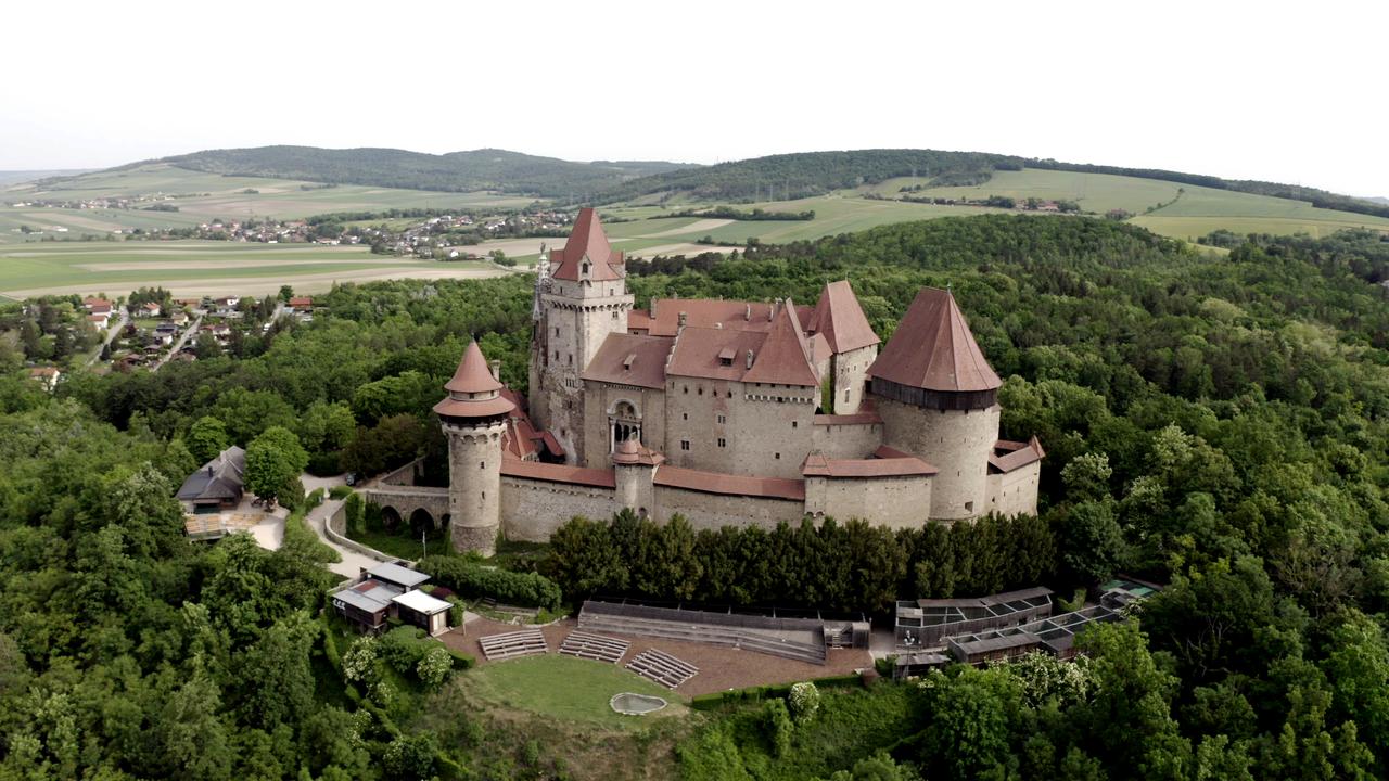 Die Burg Kreuzenstein.  