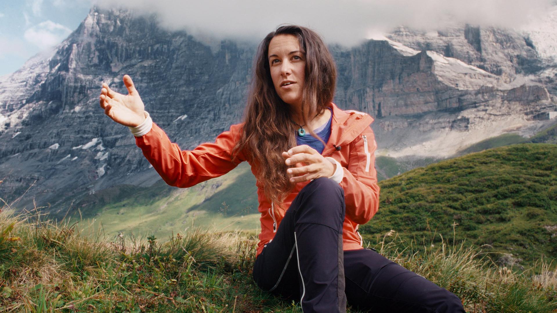 Bergführerin Carla Jaggi vor dem Eiger
