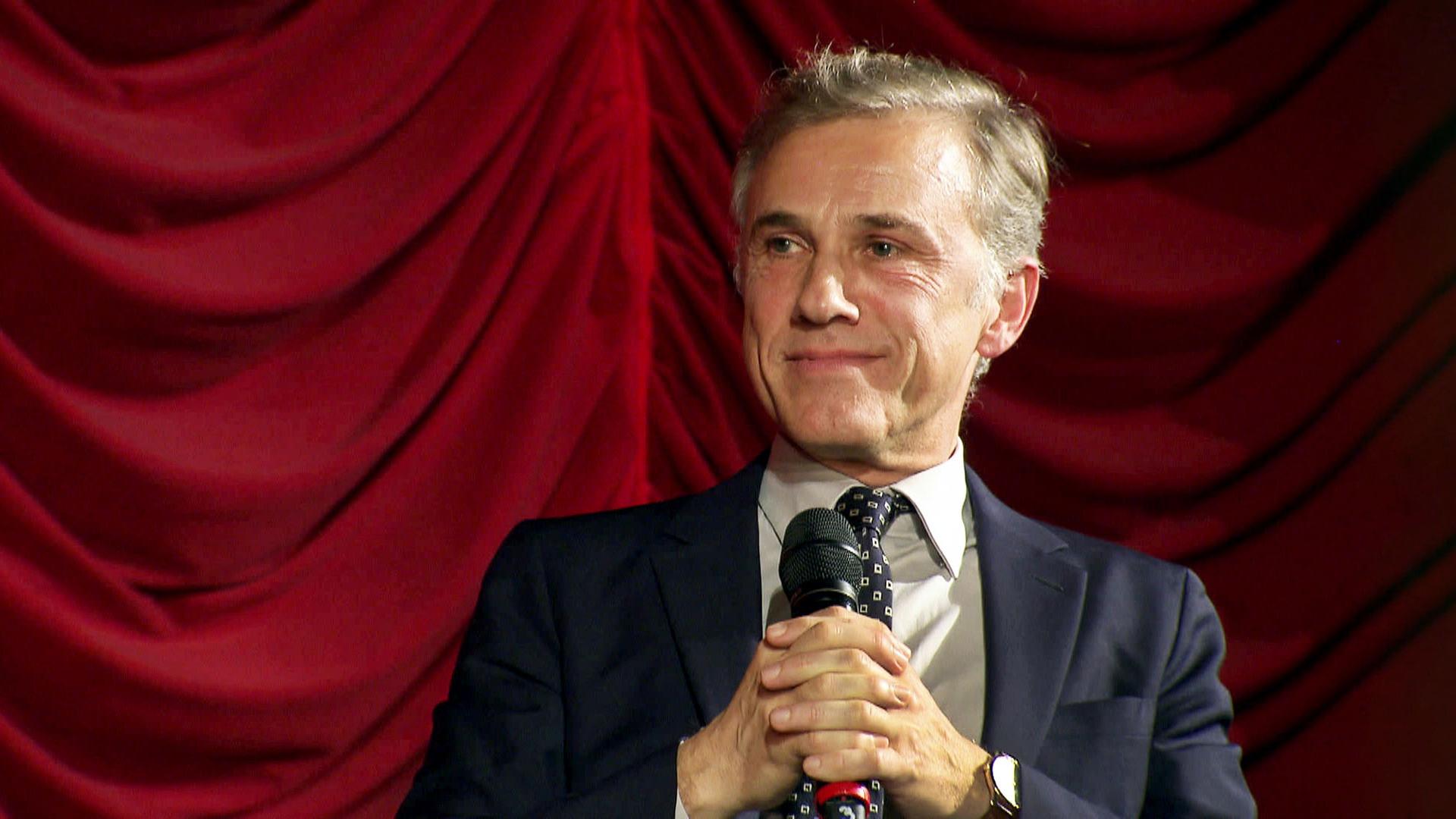 Christoph Waltz bei der Viennale im Gespräch mit Gabi Flossmann mit seinem mittlerweile berühmten gewordenen Profil-Lächeln