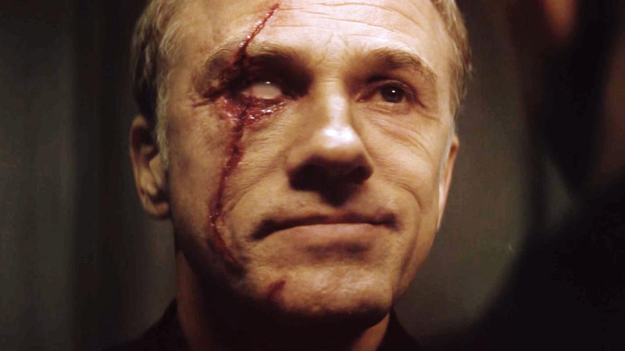 Dieses Lächeln kann Waltz je nach Bedarf in ein Ironisches umformen, wie hier in James Bond 007 Spectre.