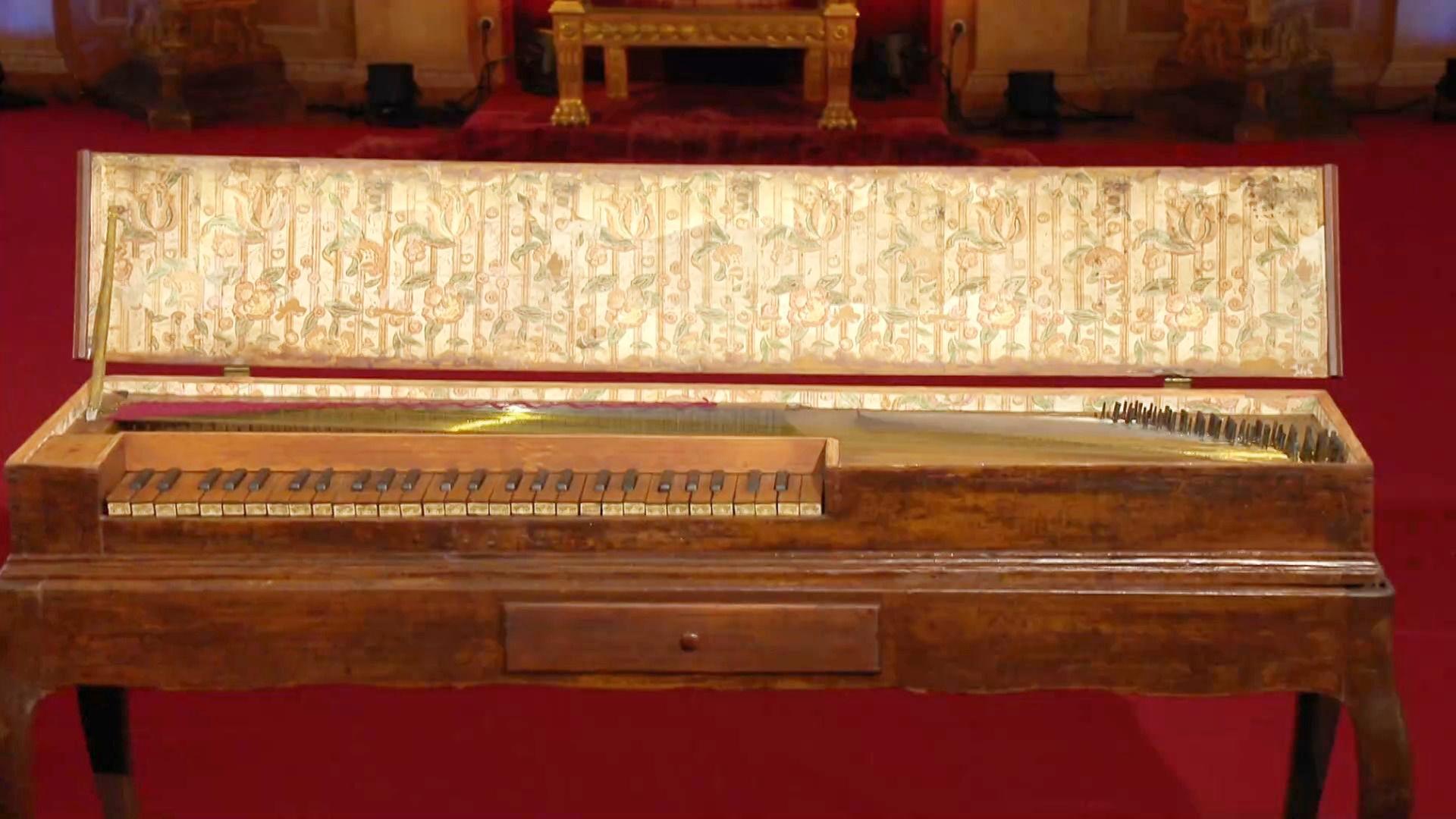 Ein Clavichord  (Tasteninstrument mit Tangentenmechanik) aus Familienbesitz ist eine Rarität und der hohe Wert des Instruments überrascht die Besitzer