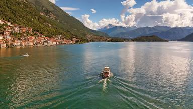 Eine Fähre auf dem Comer See.