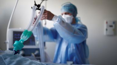 Intensivpflegerin im Krankenhaus