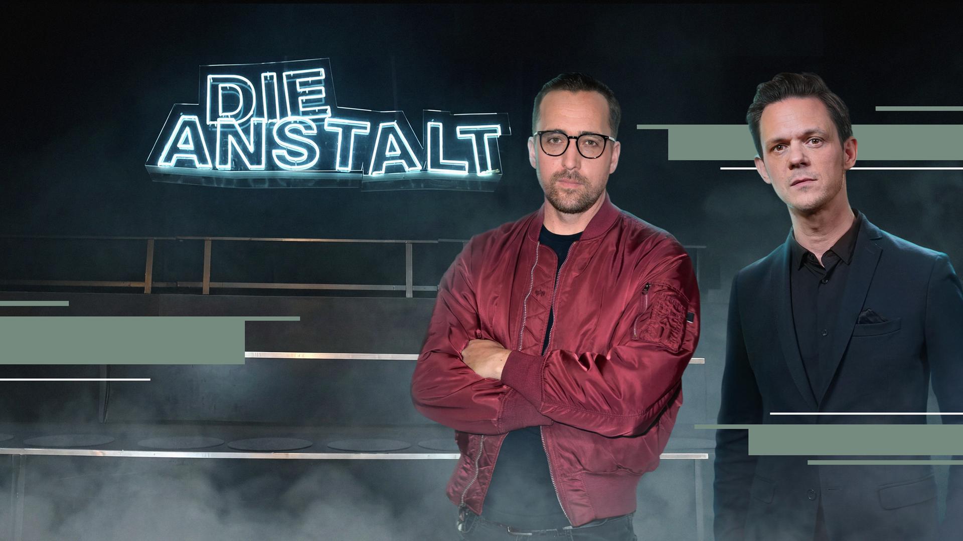aspekte-Moderator Jo Schück, der Musiker Danger Dan und ein Schild der Sendung "Die Anstalt".