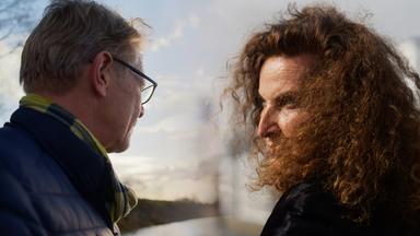 Ein Mann und eine Frau im Profil.