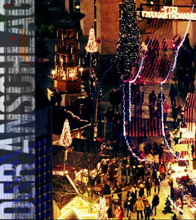 Montage Weihnachtsmarkt auf dem Breitscheidplatz im Dezember 2016 und der LKW nach dem Anschlag im Vordergrund