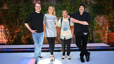 Von links: Maxi Gstettenbauer, Lisa Feller, Tony Bauer und Gastgeber Torsten Sträter