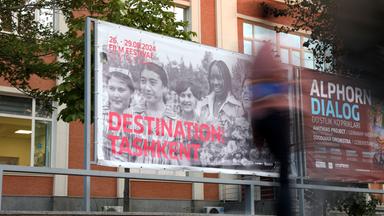 Ausstellungsplakat "Destination Tashkent" in Taschkent, Usbekistan