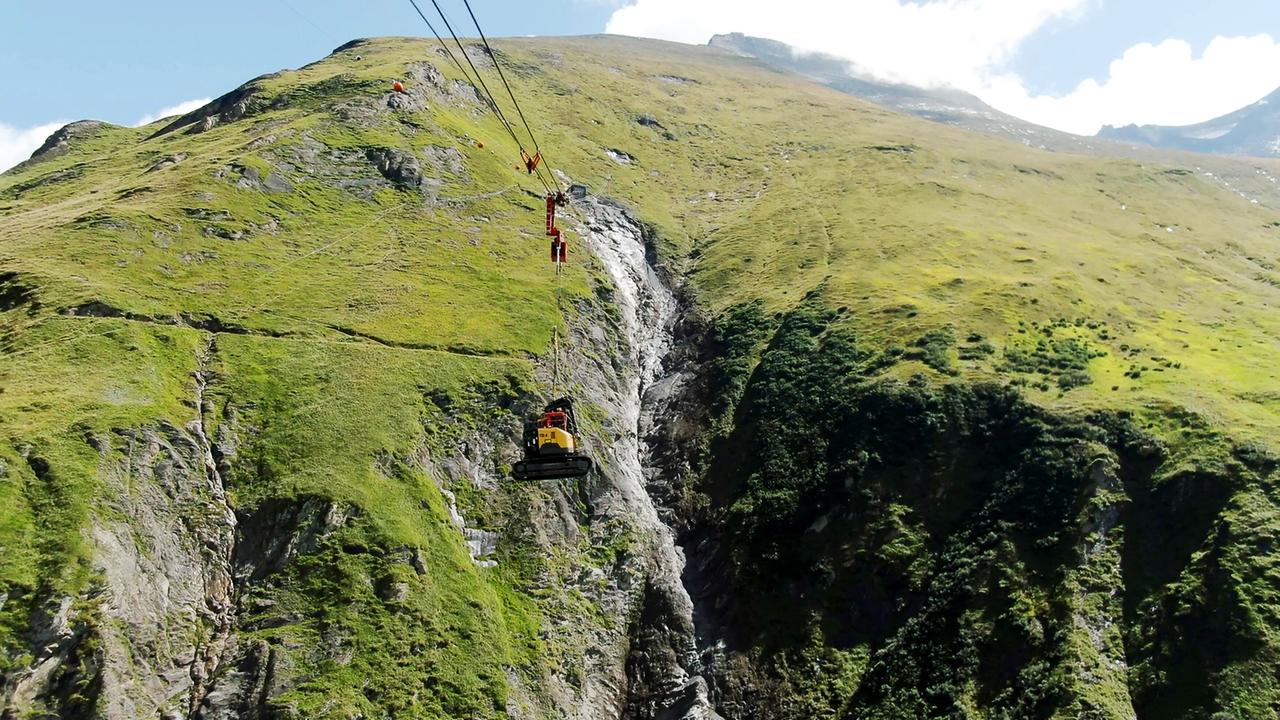 Eine Seilbahn in den Bergen
