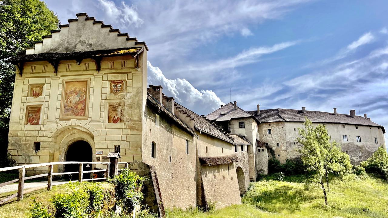 Hoch über der Drau: die mächtige Hollenburg. 