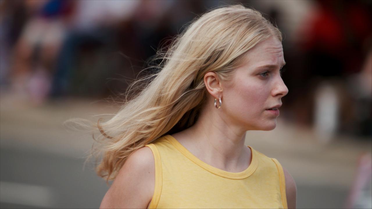 FBI-Übersetzerin Daniela Greene (hier dargestellt von Piper Parks) verliebte sich in Dennis Cuspert, den sie im Auftrag des FBI observieren sollte.