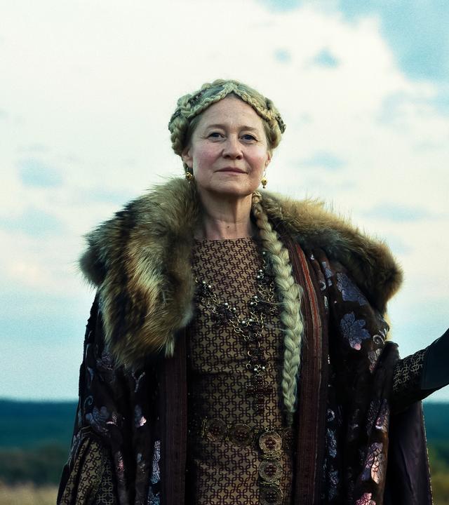 Margarethe I. (Trine Dyrholm), Herrscherin über Dänemark, Norwegen und Schweden, muss sich  zwischen ihren persönlichen Gefühlen und politischer Macht entscheiden.