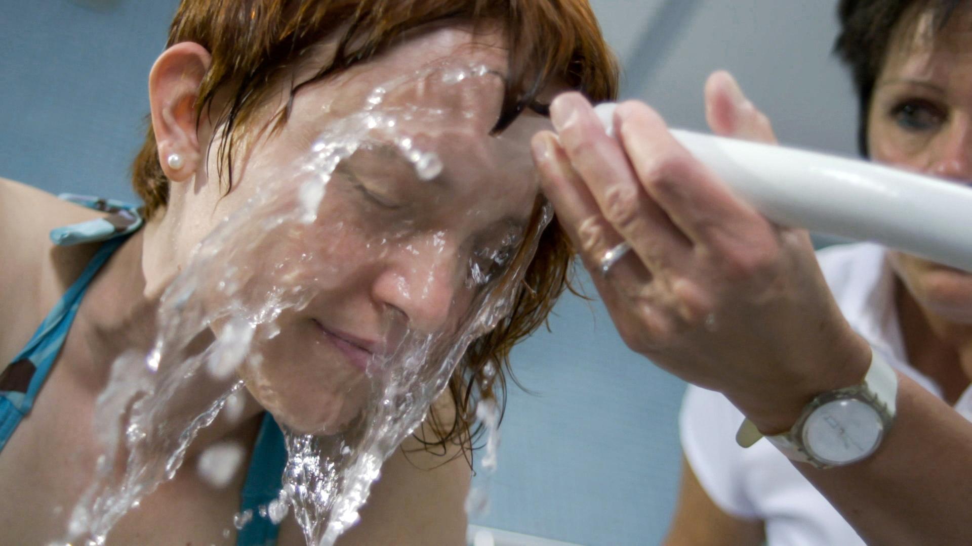 Wasseranwendungen in der Kuranstalt Bad Kreuzen.