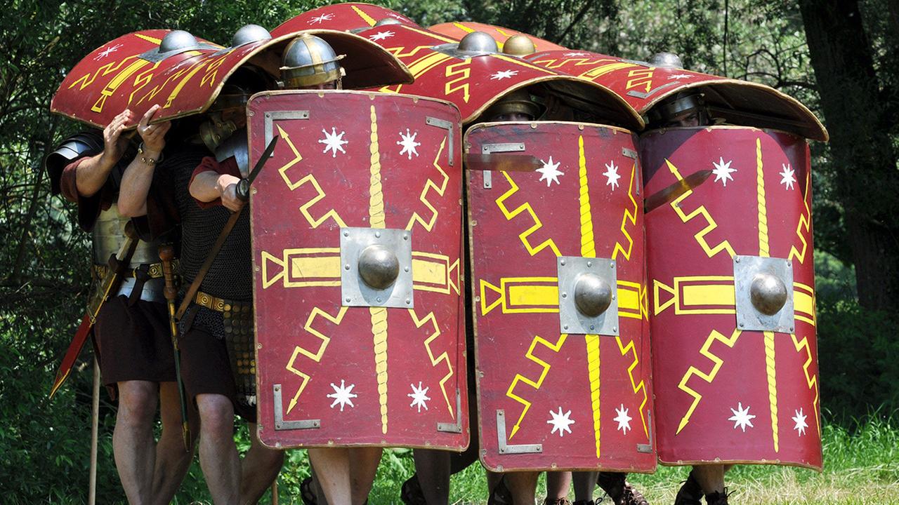 Ein Schildwall in Schildkrötenformation.