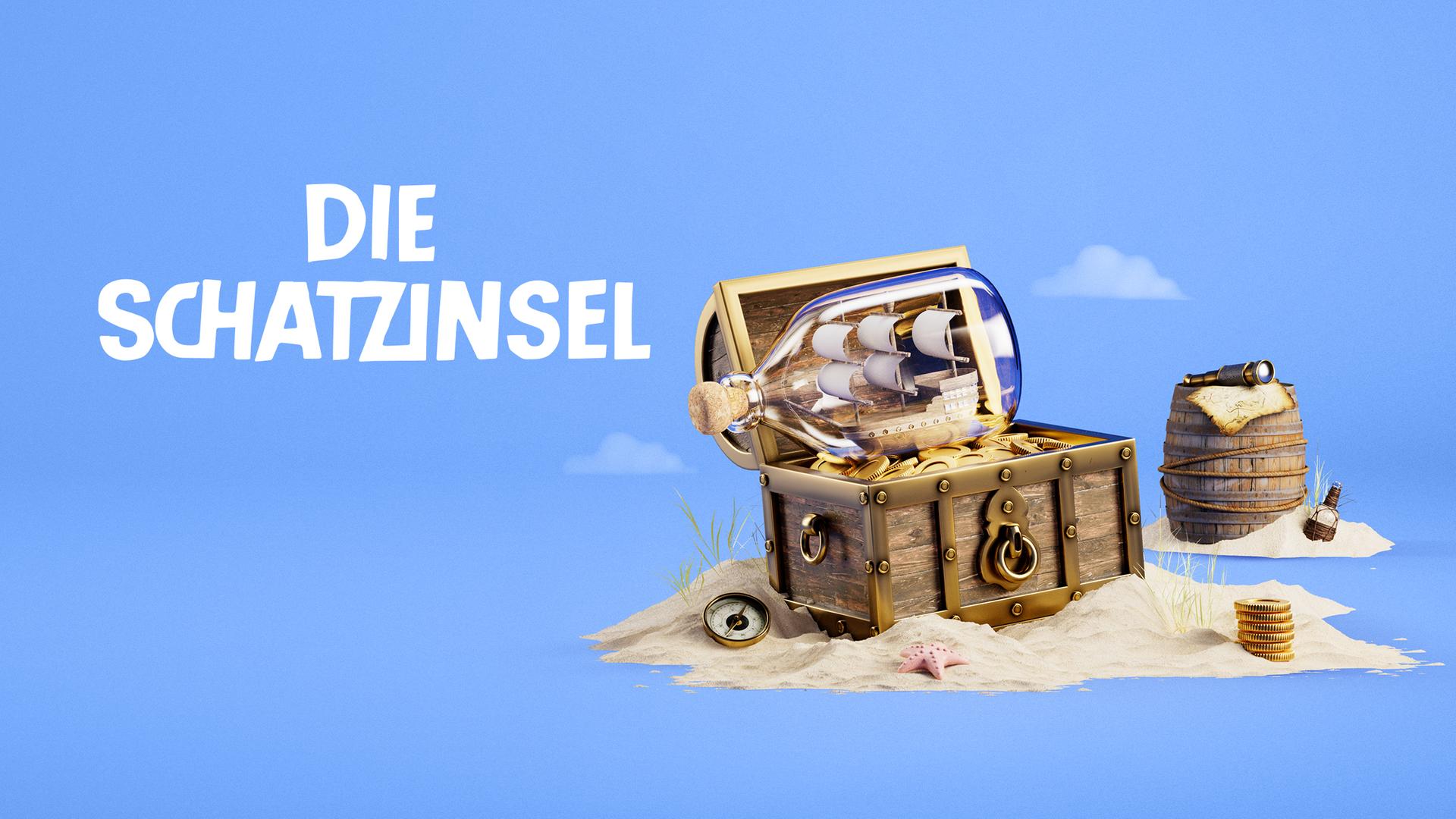 eine geöffnete Schatztruhe steht auf einem kleinen Sandhaufen, darin sind Goldmünzen und auf diesen liegt eine Glasflasche mit einem Segelschiff