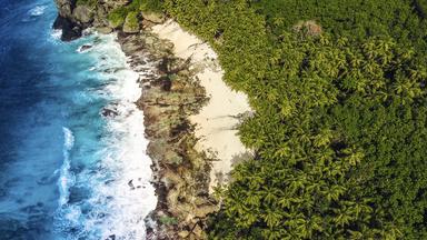 Vogelperspektive eines Strandes der Weihnachtsinsel.