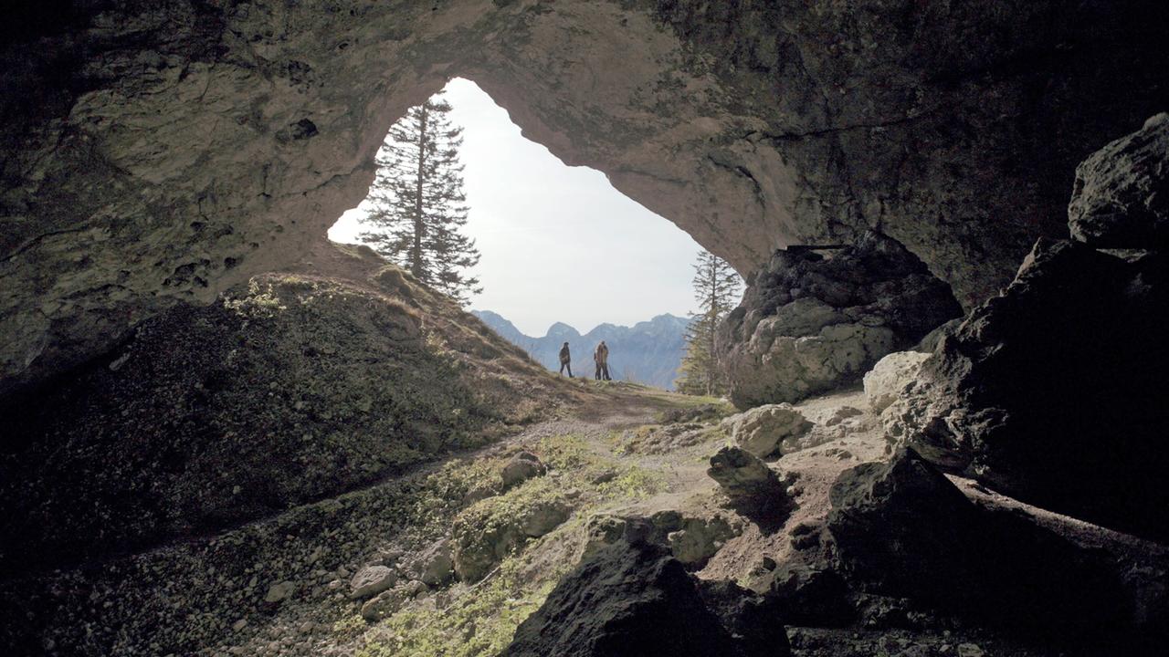 Blick durch den Höhleneingang ins Freie