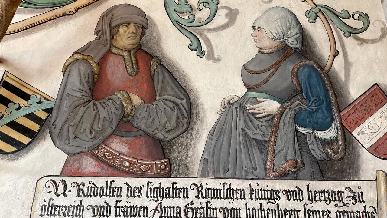 Mittelalterliche Wandmalerei zeigt einen Stammburg, zu sehen ein Mann und eine Frau