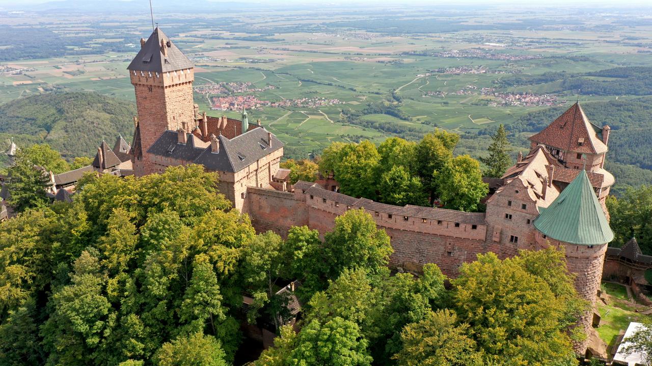 Château du Haut-Koenigsbourg (deutsch: Burg Hohkönigsburg – NICHT Hochkönigsburg), eine der beeindruckendsten Burgen im Elsass, dem Stammland der Habsburger. 