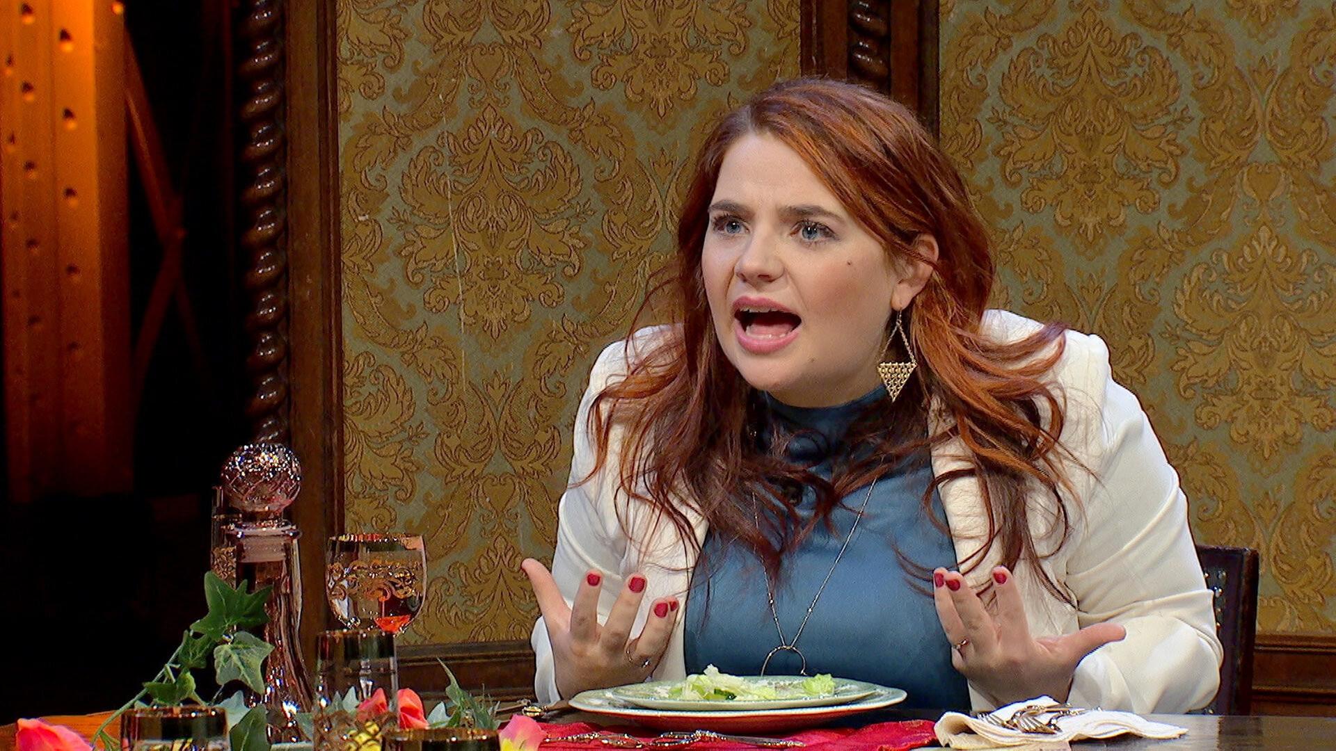 Gery Seidl nimmt bei der Impro-Comedy-Show „Dinner für Zwei“ eine Rolle ein.  