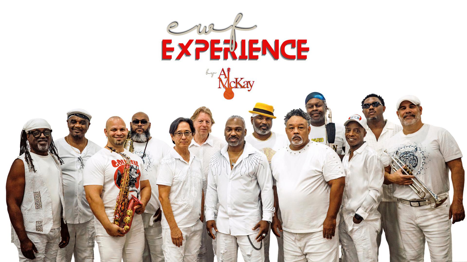 Das Bild zeigt die Band "Earth Wind and Fire Experience", die aus 13 Mitgliedern besteht, die in weißer Kleidung gekleidet sind. Die Bandmitglieder stehen in mehreren Reihen vor einem einfarbigen, hellen Hintergrund. In der ersten Reihe stehen vier Musiker: in der Mitte ein Mann mit einem goldenen Saxophon, andere halten Instrumente oder stehen einfach. Sie zeichnen sich durch verschiedene Kleidungsstile aus, darunter T-Shirts und Hemden mit unterschiedlichen Designs. Einige tragen Hüte oder Sonnenbrillen. 

Die Band präsentiert eine Mischung aus Funk-, Soul- und Disco-Musik und ist bekannt für ihre Live-Auftritte. Der Schriftzug "EWF EXPERIENCE" und der Hinweis auf den Gründer Al McKay sind prominent im Bild platziert. Im Hintergrund sind keine weiteren Details oder spezifische Orte sichtbar.